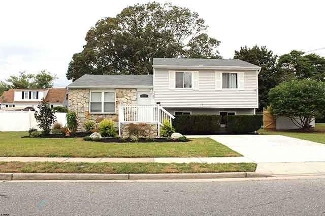 1107  Iowa - , PLEASANTVILLE